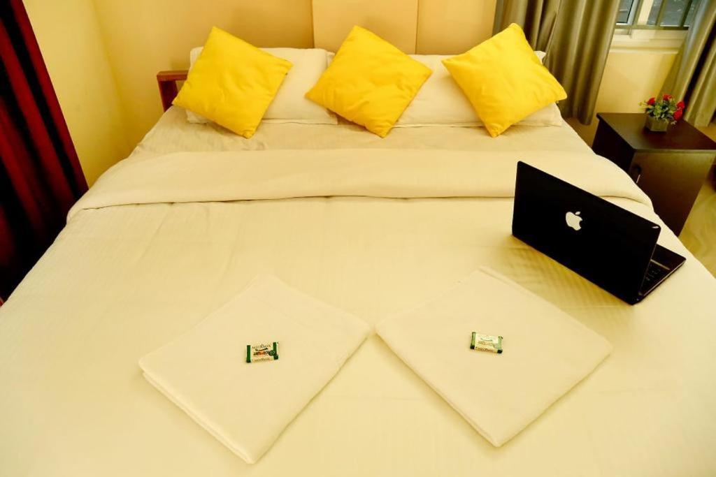 Loyal Residency Bed and Breakfast Sultan Bathery Buitenkant foto